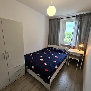 Mirrorroom Pl Airport Homestay Warsaw
